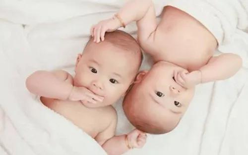 姓名解析：怎样为双胞胎起名？